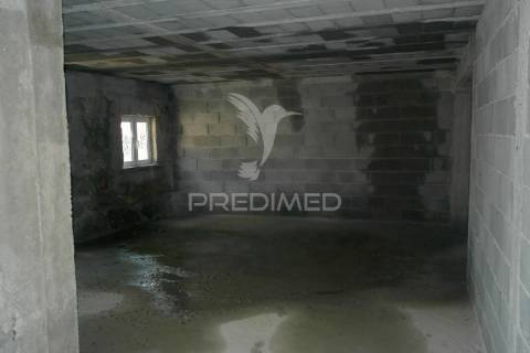 Moradia com interiores para construção em aldeia histórica