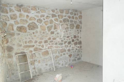 Moradia com interiores para construção em aldeia histórica