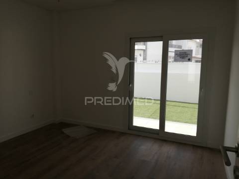 Moradia t4 em construção com piscina e garagem – vale de milhaços, seixal