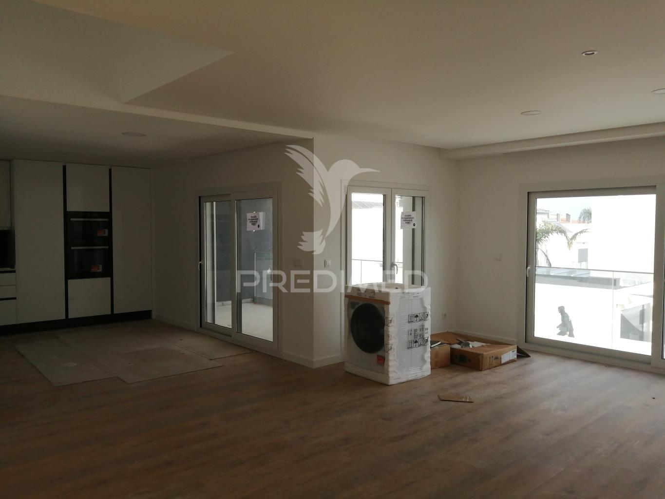 Moradia t4 em construção com piscina e garagem – vale de milhaços, seixal