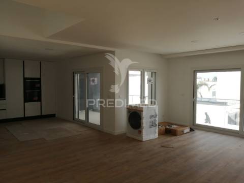 Moradia t4 em construção com piscina e garagem – vale de milhaços, seixal