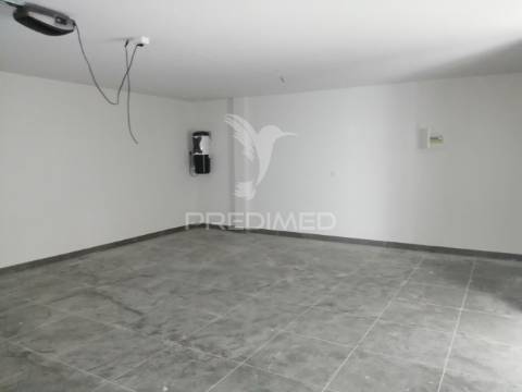 Moradia t4 em construção com piscina e garagem – vale de milhaços, seixal