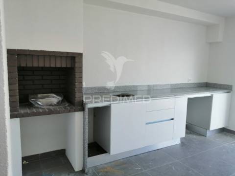 Moradia t4 em construção com piscina e garagem – vale de milhaços, seixal