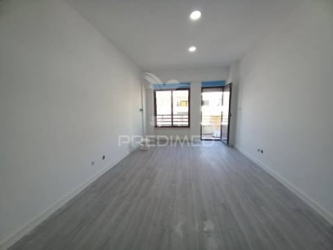 Apartamento duplex t3 com parqueamento - costa da caparica