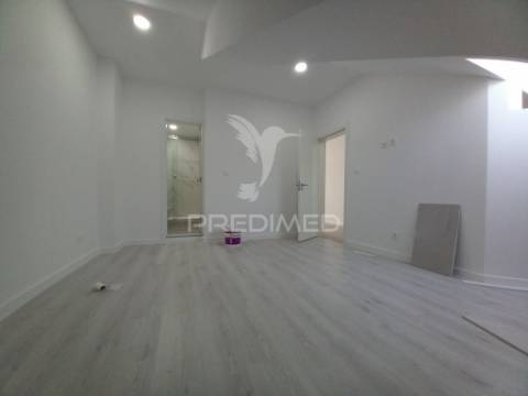 Apartamento duplex t3 com parqueamento - costa da caparica
