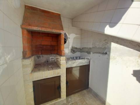 Apartamento duplex t3 com parqueamento - costa da caparica