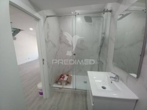 Apartamento duplex t3 com parqueamento - costa da caparica