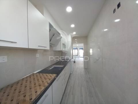 Apartamento duplex t3 com parqueamento - costa da caparica