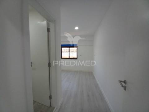 Apartamento duplex t3 com parqueamento - costa da caparica