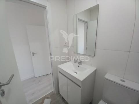 Apartamento duplex t3 com parqueamento - costa da caparica