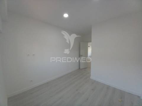 Apartamento duplex t3 com parqueamento - costa da caparica