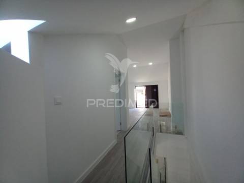 Apartamento duplex t3 com parqueamento - costa da caparica