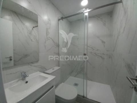 Apartamento duplex t3 com parqueamento - costa da caparica