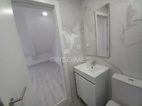 Apartamento duplex t3 com parqueamento - costa da caparica