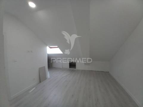 Apartamento duplex t3 com parqueamento - costa da caparica
