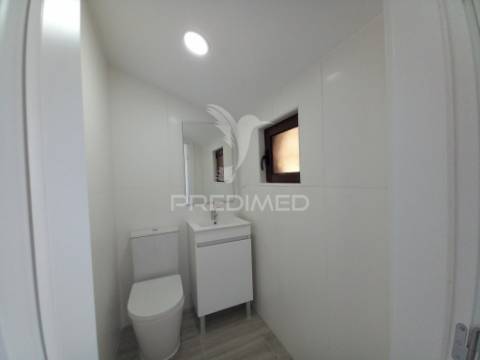 Apartamento duplex t3 com parqueamento - costa da caparica