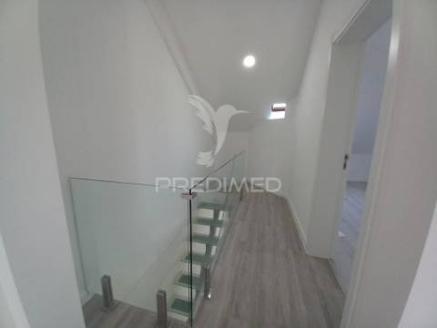 Apartamento duplex t3 com parqueamento - costa da caparica