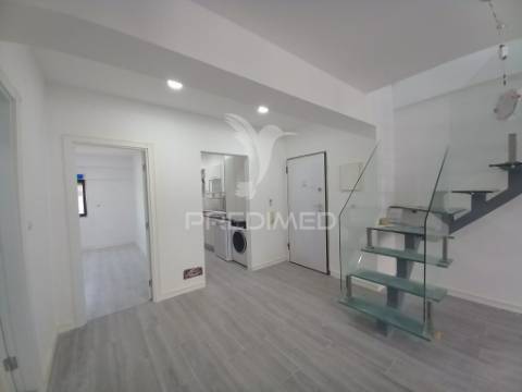 Apartamento duplex t3 com parqueamento - costa da caparica