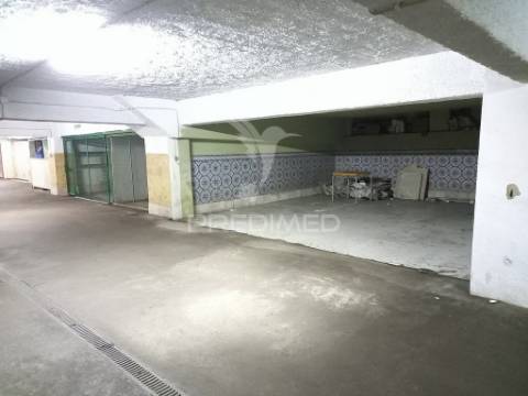 Apartamento duplex t3 com parqueamento - costa da caparica