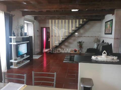 Moradia de traça antiga - agualva