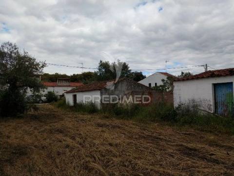 Casa antiga em aldeia do alentejo, margem- gavião