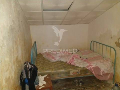 Casa antiga em aldeia do alentejo, margem- gavião