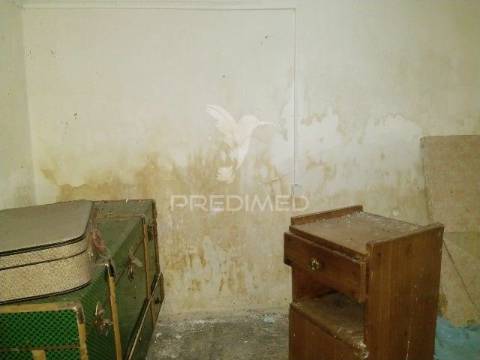 Casa antiga em aldeia do alentejo, margem- gavião