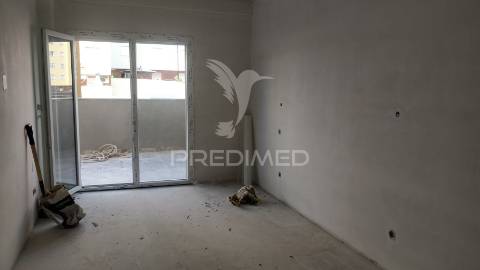 Apartamento t3 novo c/parqueamento