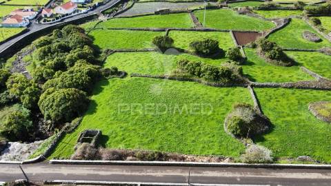 Terreno rústico com viabilidade de construção