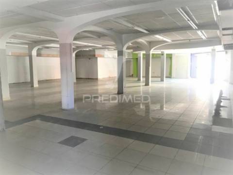 Espaço comercial ou armazém - santa eulália - albufeira oportunidade única.