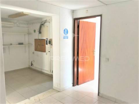 Espaço comercial ou armazém - santa eulália - albufeira oportunidade única.