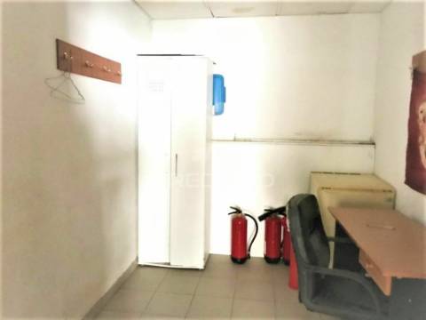 Espaço comercial ou armazém - santa eulália - albufeira oportunidade única.