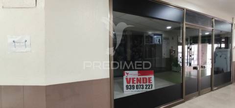 Vende-se loja - alverca do ribatejo