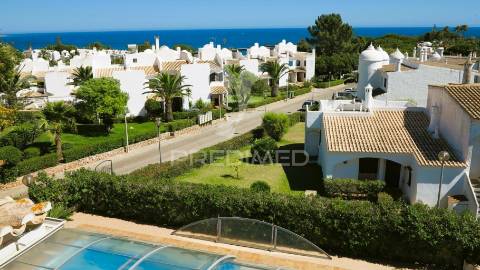 Moradia t4 com vista mar em alporchinhos , porches algarve