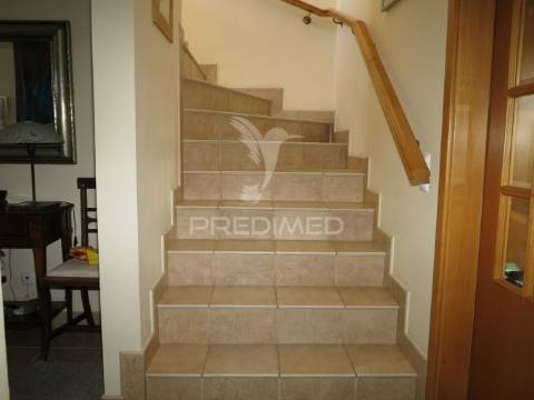 Moradia t4 com vista mar em alporchinhos , porches algarve