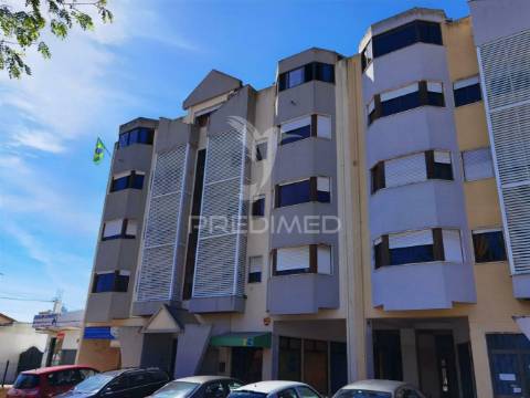 Excelente apartamento t2 com garagem  em zona nobre de alcanena