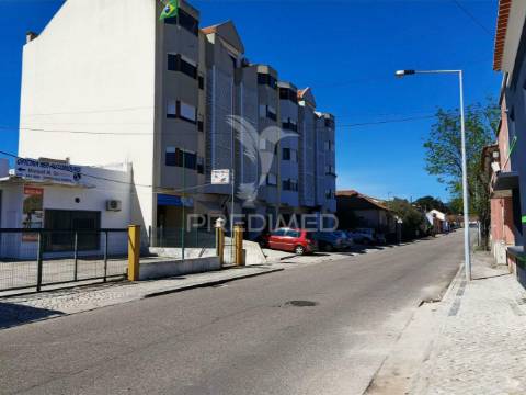 Excelente apartamento t2 com garagem  em zona nobre de alcanena