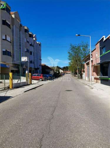 Excelente apartamento t2 com garagem  em zona nobre de alcanena