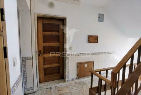 Excelente apartamento t2 com garagem  em zona nobre de alcanena