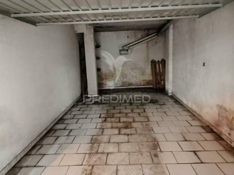 Excelente apartamento t2 com garagem  em zona nobre de alcanena