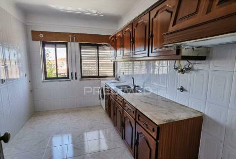 Excelente apartamento t2 com garagem  em zona nobre de alcanena