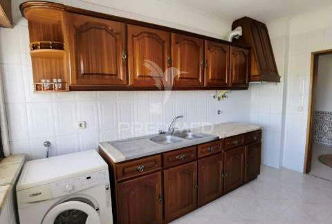 Excelente apartamento t2 com garagem  em zona nobre de alcanena