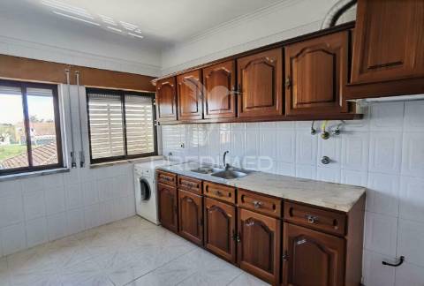 Excelente apartamento t2 com garagem  em zona nobre de alcanena