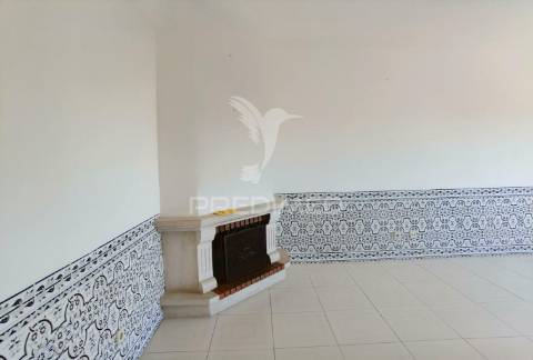 Excelente apartamento t2 com garagem  em zona nobre de alcanena