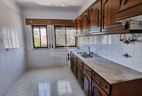 Excelente apartamento t2 com garagem  em zona nobre de alcanena