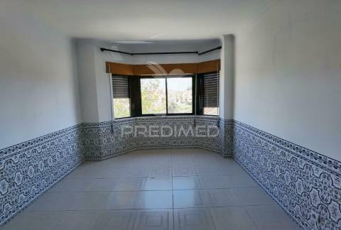 Excelente apartamento t2 com garagem  em zona nobre de alcanena