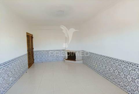 Excelente apartamento t2 com garagem  em zona nobre de alcanena