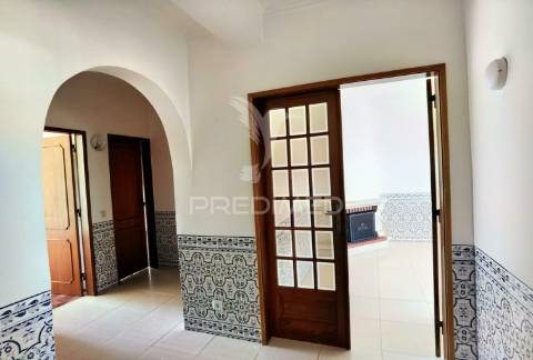 Excelente apartamento t2 com garagem  em zona nobre de alcanena