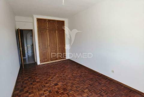 Excelente apartamento t2 com garagem  em zona nobre de alcanena