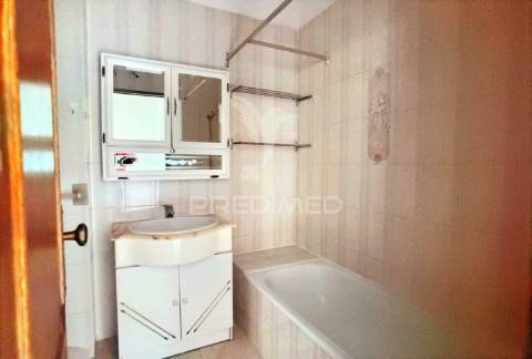 Excelente apartamento t2 com garagem  em zona nobre de alcanena